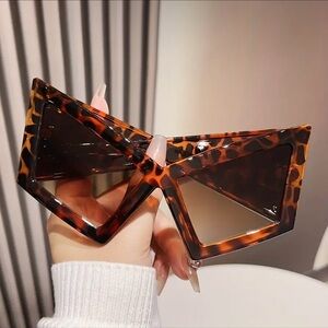 BNWT - Over-Sized Leopard-Print Funky-Shaped Sunglasses